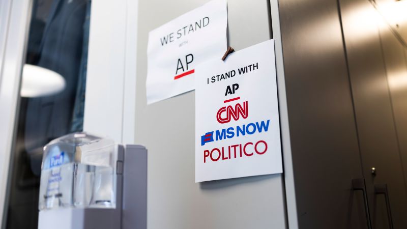 Defending reporter ban, Justice Department argues stories on Trump’s ballroom project, Iran war threaten national security | CNN Politics