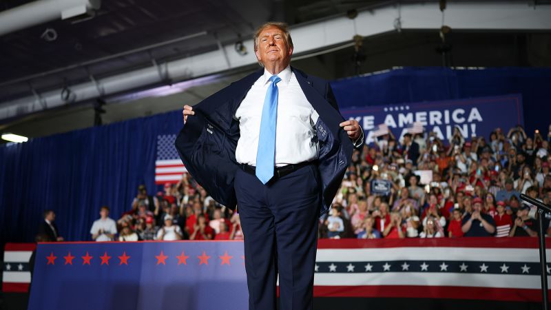 Photos of Trump’s cheap suit have gone viral. Here’s why | CNN Politics
