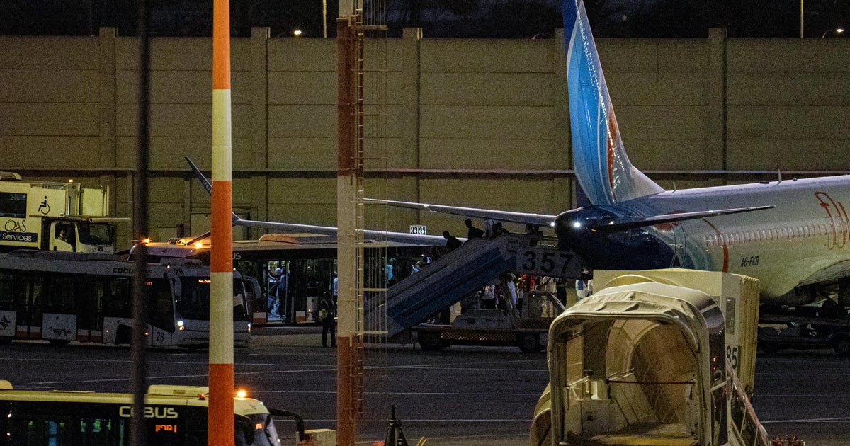 FlyDubai passengers recount terrifying ordeal as pilot allegedly attempted to hijack and crash flight to Israel - CBS News